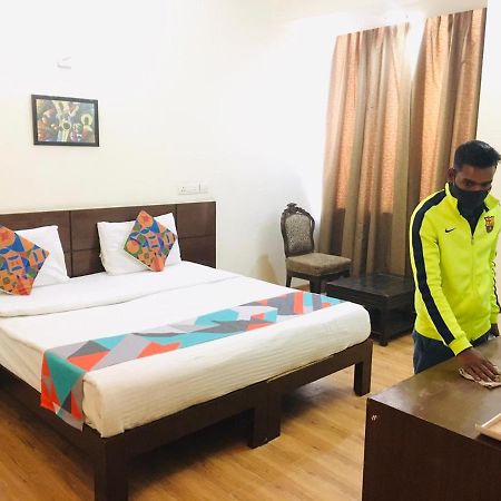 Hotel Merriment Alpha Noida Luaran gambar