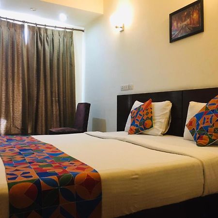 Hotel Merriment Alpha Noida Luaran gambar