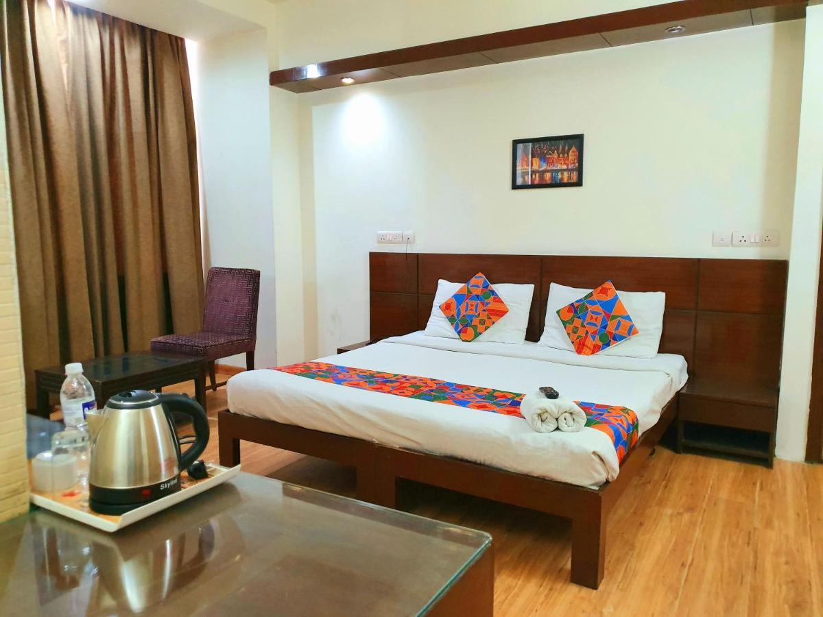 Hotel Merriment Alpha Noida Luaran gambar