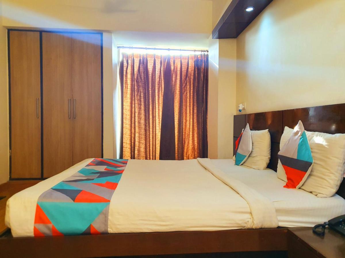 Hotel Merriment Alpha Noida Luaran gambar