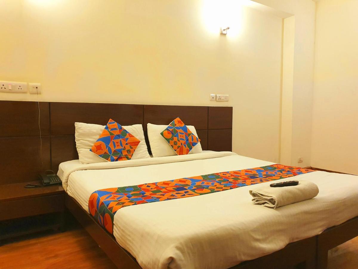 Hotel Merriment Alpha Noida Luaran gambar