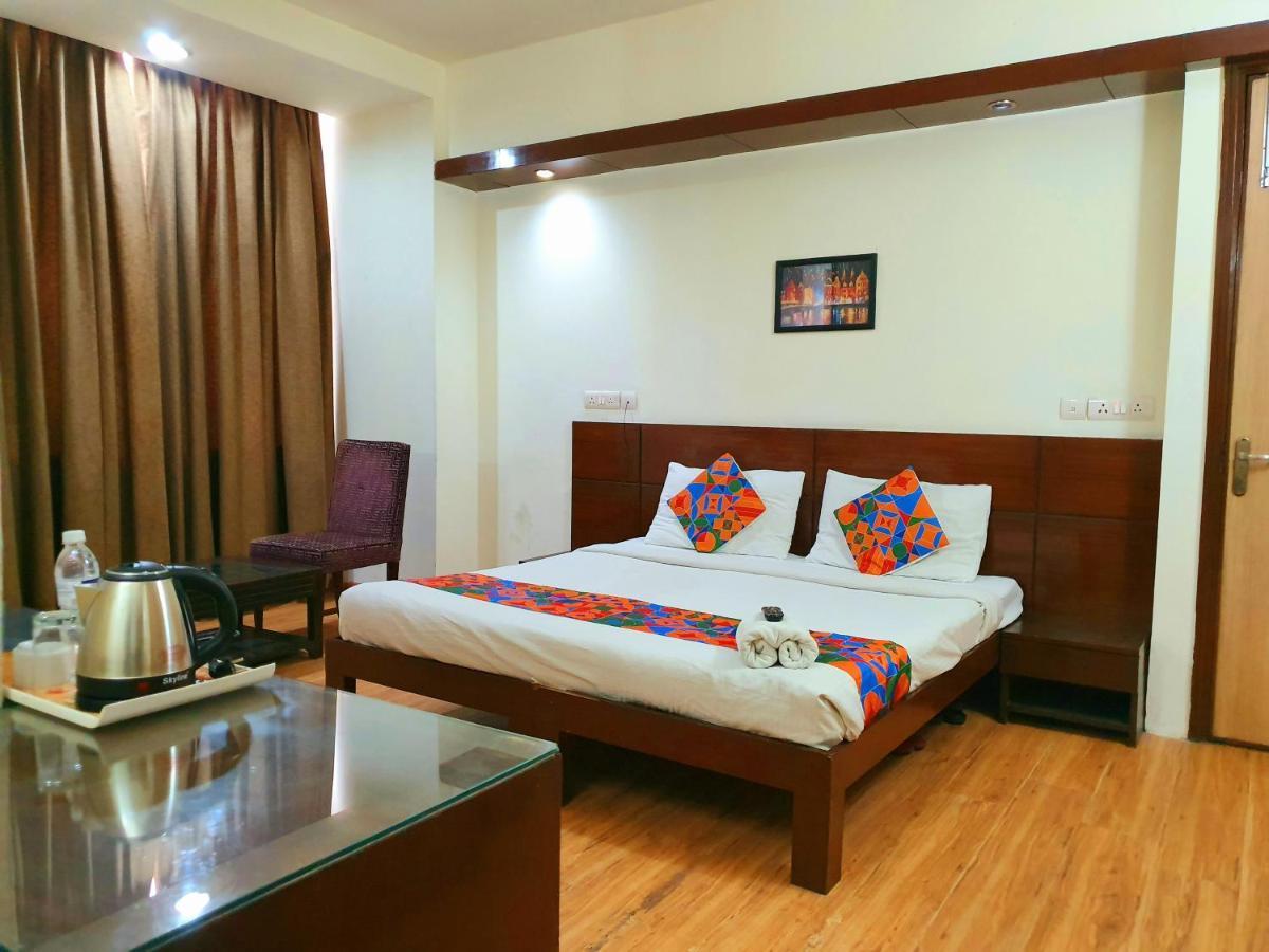 Hotel Merriment Alpha Noida Luaran gambar