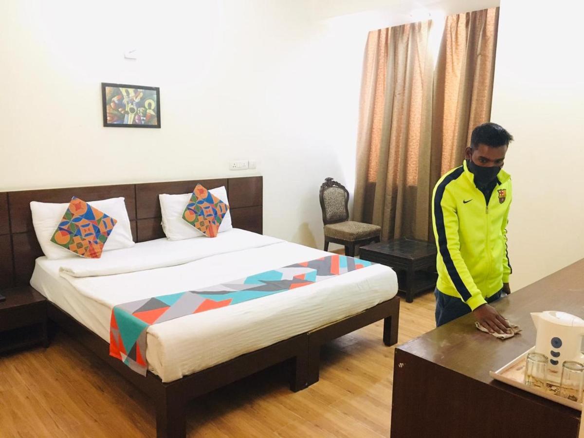 Hotel Merriment Alpha Noida Luaran gambar