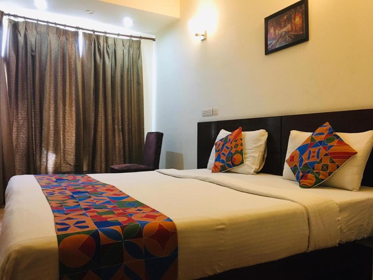 Hotel Merriment Alpha Noida Luaran gambar