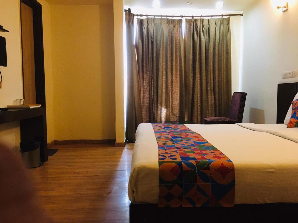 Hotel Merriment Alpha Noida Luaran gambar