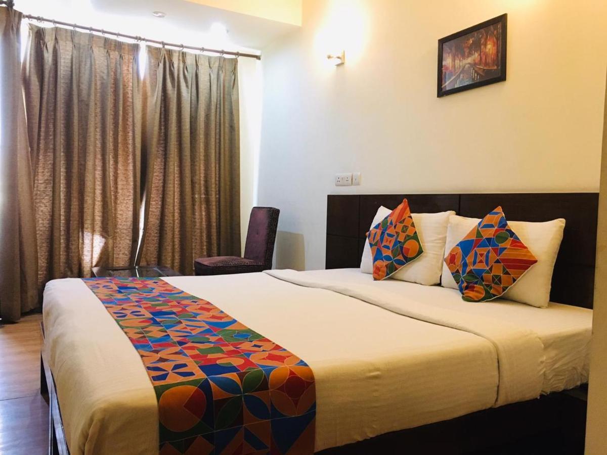 Hotel Merriment Alpha Noida Luaran gambar